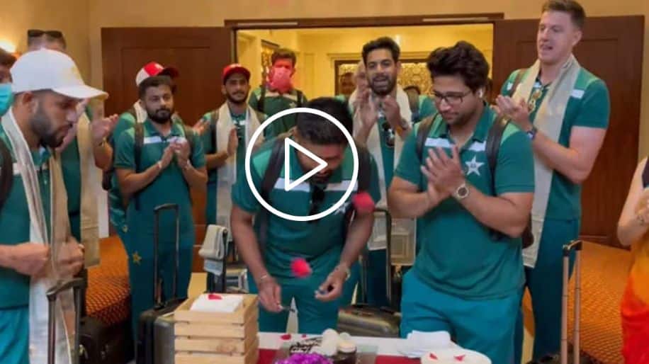 [WATCH] Babar Azam Celebrates His 29th Birthday with Teammates in Bengaluru